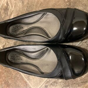 Life Stride Black Flats